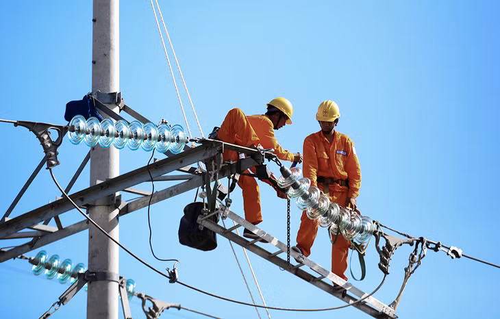 Sản lượng điện cao điểm nắng nóng tăng 2 tỷ kWh