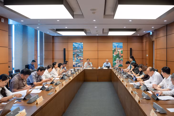 Quang cảnh phiên thảo luận tại tổ