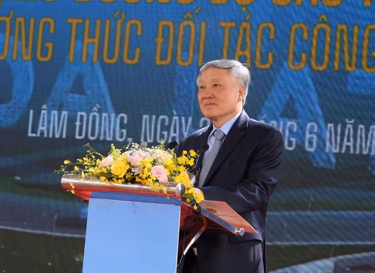 Phát lệnh khởi công Dự án, Phó Thủ tướng Nguyễn Hòa Bình khẳng định, tuyến cao tốc Bảo Lộc - Liên Khương sẽ là đòn bẩy mạnh mẽ, tạo sức bật mới cho các ngành kinh tế mũi nhọn của Lâm Đồng và các tỉnh lân cận. Giá trị của tuyến cao tốc Bảo Lộc - Liên Khương không chỉ nằm ở gần 74 km, mà còn giải phóng tiềm năng cho cả hành lang kinh tế chiến lược dài hàng trăm cây số, tạo ra động lực tăng trưởng mới cho cả vùng.
