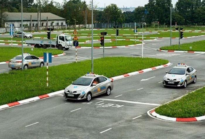 Từ 1/3, các trung tâm đào tạo, sát hạch giấy phép lái xe ở TP.HCM hoạt động trở lại sau thời gian tạm ngưng do dịch Từ 1/3, các trung tâm đào tạo, sát hạch giấy phép lái xe ở TP.HCM hoạt động trở lại sau thời gian tạm ngưng do dịch