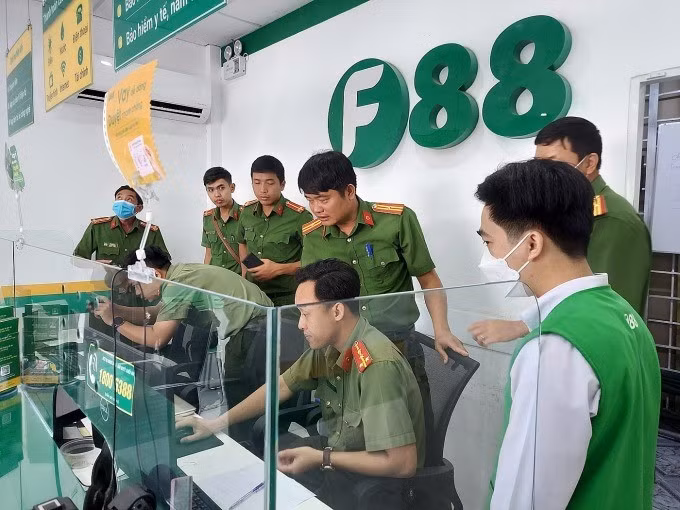 Cảnh sát đồng loạt kiểm tra các phòng giao dịch Công ty F88 tại Đồng Tháp