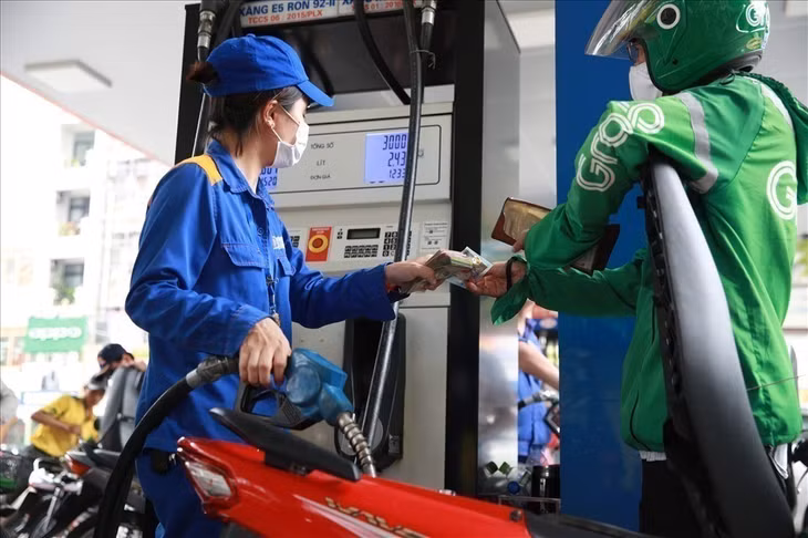 Giá xăng đồng loạt giảm giá