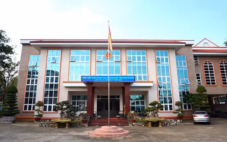 Cục Thuế tỉnh Bình Phước đề nghị Cục Quản lý xuất nhập cảnh Bộ Công an về việc tạm hoãn xuất cảnh đối với lãnh đạo các doanh nghiệp nợ thuế Cục Thuế tỉnh Bình Phước đề nghị Cục Quản lý xuất nhập cảnh Bộ Công an về việc tạm hoãn xuất cảnh đối với lãnh đạo các doanh nghiệp nợ thuế