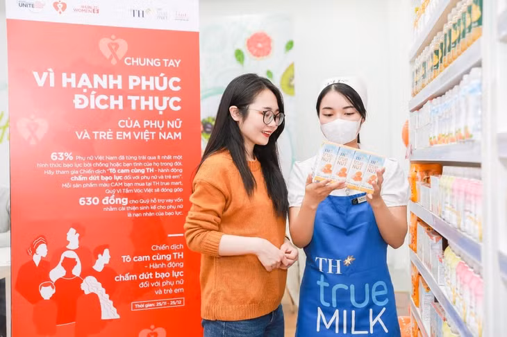 VSF sẽ đóng góp 630 đồng cho Quỹ hỗ trợ vay vốn cho nạn nhân của bạo lực giới khi bạn mua mỗi chai/hộp sản phẩm TH có màu cam.