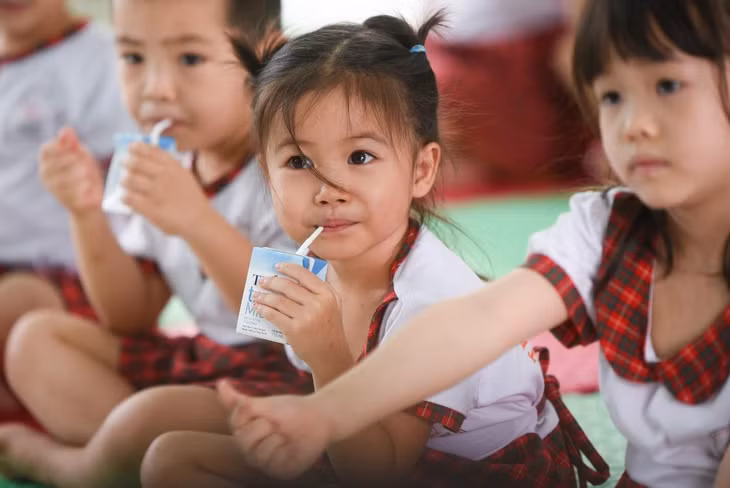 TH đồng hành cùng các chương trình sữa học đường, sức khỏe học đường, thể thao học đường nhằm nâng cao tầm vóc, thể lực cho trẻ em Việt Nam.