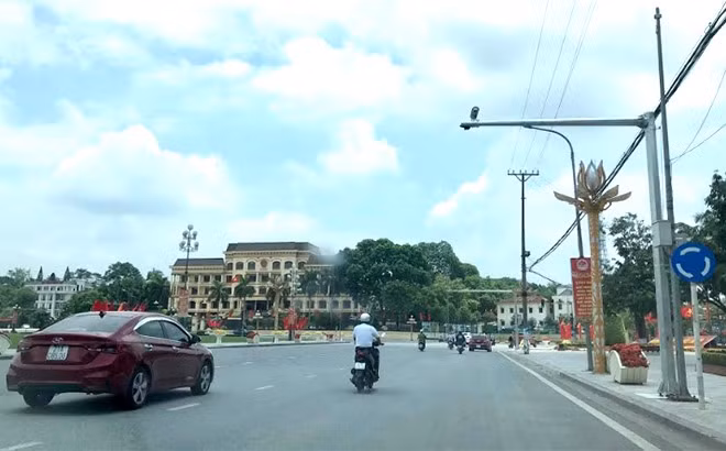 Hệ thống camera giám sát đô thị thông minh được lắp đặt tại khu vực đèn đỏ Km5, TP. Yên Bái