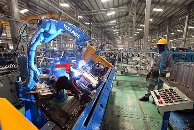 Dây chuyền sản xuất của Công ty TNHH sản xuất ống xả ôtô THACO tại Khu kinh tế mở Chu Lai (Quảng Nam). Ảnh: TTXVN