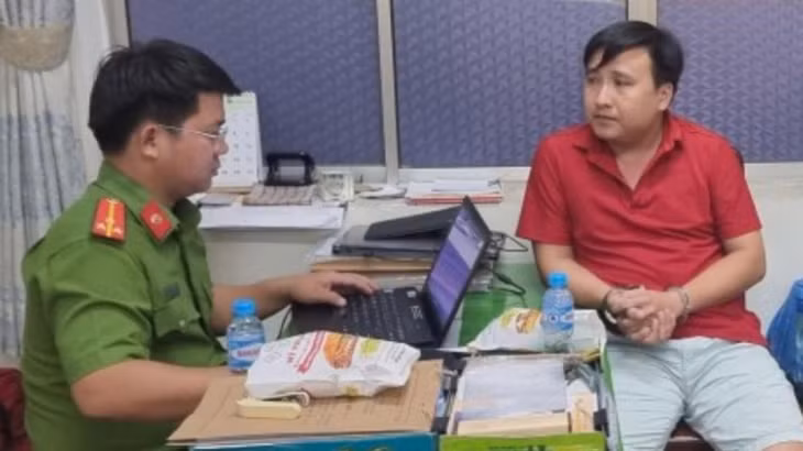 Công an lấy lời khai đối tượng Nguyễn Ngọc Tú Công an lấy lời khai đối tượng Nguyễn Ngọc Tú