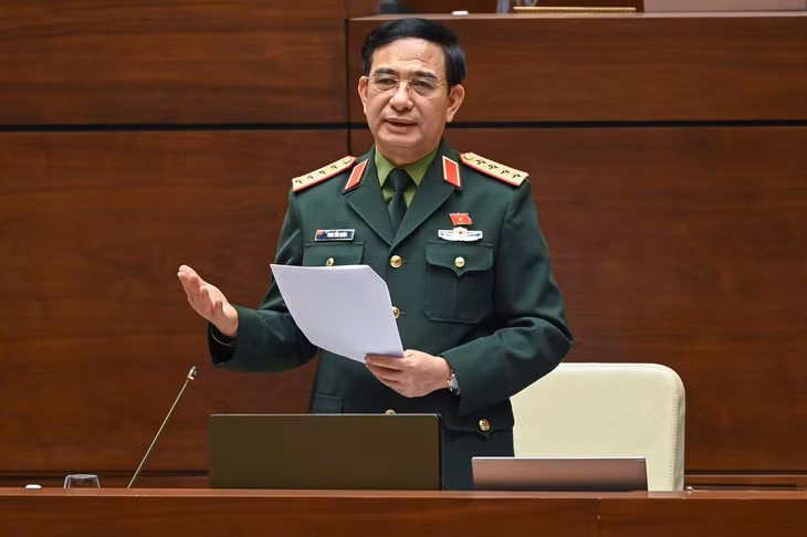 Bộ trưởng Bộ Quốc phòng Phan Văn Giang phát biểu giải trình làm rõ một số vấn đề