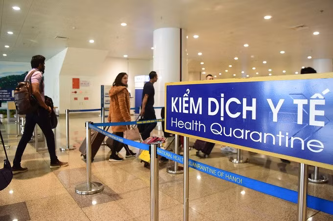 Kiểm dịch y tế để kiểm soát dịch Covid-19 tại sân bay Nội Bài thời kỳ bùng dịch. Ảnh minh họa