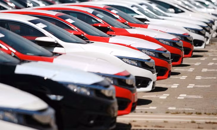 Hơn 12.300 ô tô ngoại nhập khẩu về Việt Nam trong tháng 2