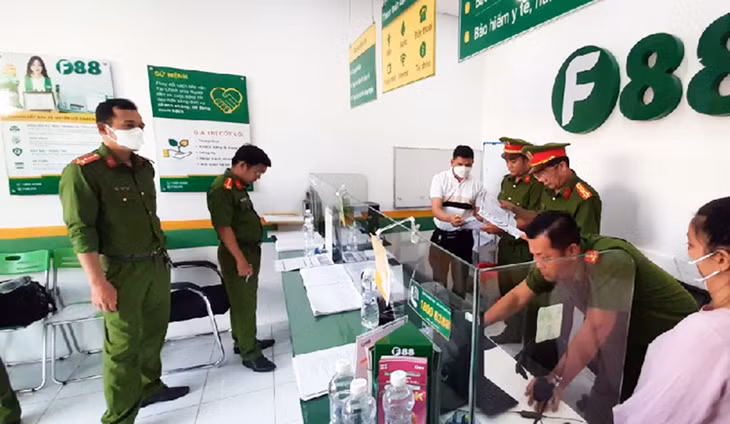 Cảnh sát kiểm tra hành chính chi nhánh của Công ty CP Kinh doanh F88 tại Tiền Giang