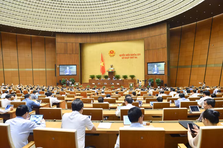 Có 15 ý kiến đại biểu phát biểu, trong đó, đa số ý kiến nhất trí ban hành Nghị quyết thí điểm một số cơ chế, chính sách đặc thù phát triển tỉnh Khánh Hòa