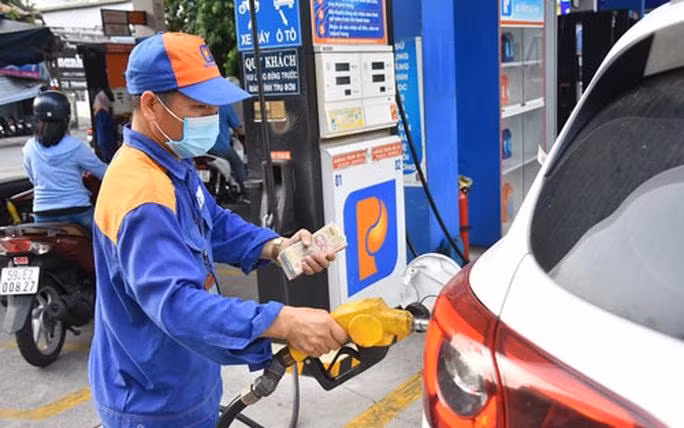 Từ 15h ngày 13/6, giá xăng vượt 32.000 đồng một lít