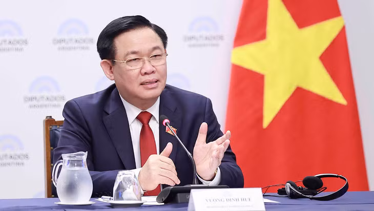 Chủ tịch Quốc hội Vương Đình Huệ phát biểu tại hội đàm. Ảnh: TTXVN
