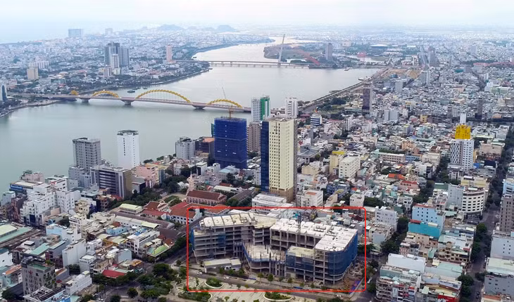Dự án Khu phức hợp thương mại, văn phòng, khách sạn và chung cư cao cấp Golden Square (khoanh đỏ) "đắp chiếu" trong nhiều năm qua Dự án Khu phức hợp thương mại, văn phòng, khách sạn và chung cư cao cấp Golden Square (khoanh đỏ) "đắp chiếu" trong nhiều năm qua