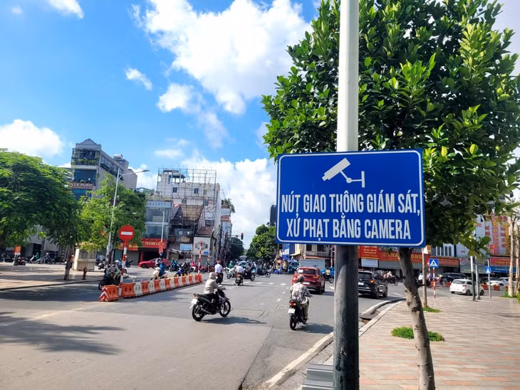 Camera phạt nguội lắp đặt ở nút giao Nguyễn Đức Cảnh - Trần Nguyên Hãn Camera phạt nguội lắp đặt ở nút giao Nguyễn Đức Cảnh - Trần Nguyên Hãn