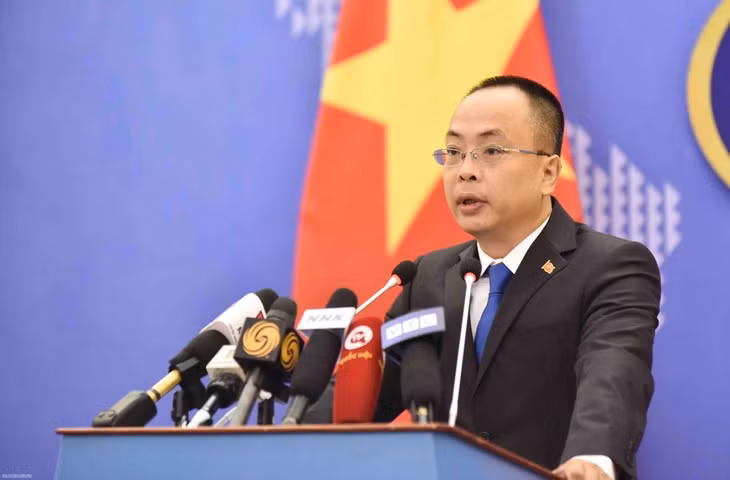 Phó phát ngôn Bộ Ngoại giao Đoàn Khắc Việt Phó phát ngôn Bộ Ngoại giao Đoàn Khắc Việt