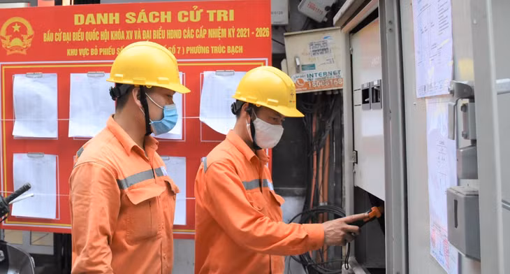 EVNHANOI kiểm tra tình trạng vận hành của thiết bị