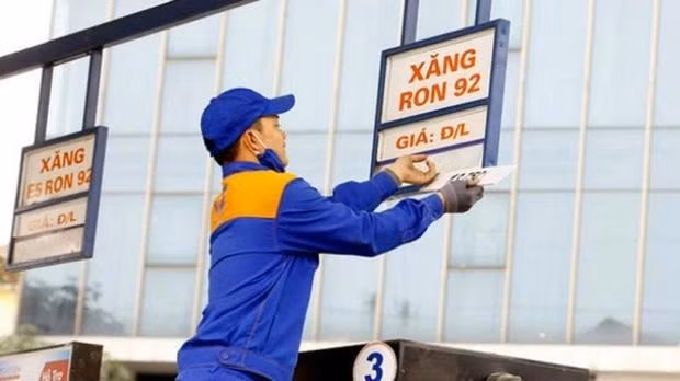 Từ 15h ngày 21/6, mỗi lít xăng E5 RON 92 tăng 190 đồng, RON 95-III tăng 500 đồng
