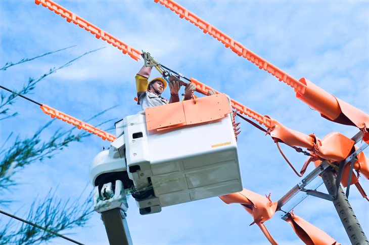 Chuẩn bị nhiều phương án cấp điện an toàn trong mùa mưa bão