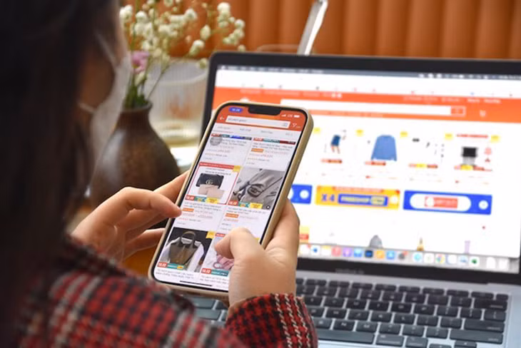 VCCI kiến nghị Bộ Tài chính lùi thời gian thu thuế bán hàng online thêm 3 tháng. Ảnh minh họa VCCI kiến nghị Bộ Tài chính lùi thời gian thu thuế bán hàng online thêm 3 tháng. Ảnh minh họa