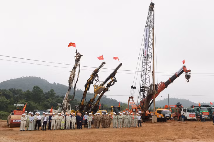 Thiết bị, nhân lực chuẩn bị sẵn sàng bắt tay vào thi công các gói thầu