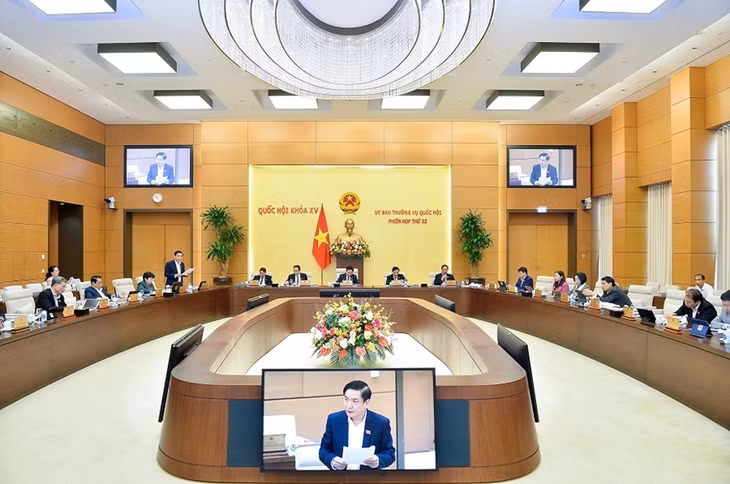 Tổng Thư ký Quốc hội, Chủ nhiệm Văn phòng Quốc hội Bùi Văn Cường báo cáo tại phiên họp về việc chuẩn bị Kỳ họp thứ 5 và tổng kết Kỳ họp bất thường lần thứ 4, Quốc hội khóa XV.