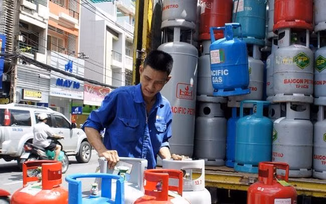 Từ 1/5, giá gas giảm mạnh Từ 1/5, giá gas giảm mạnh