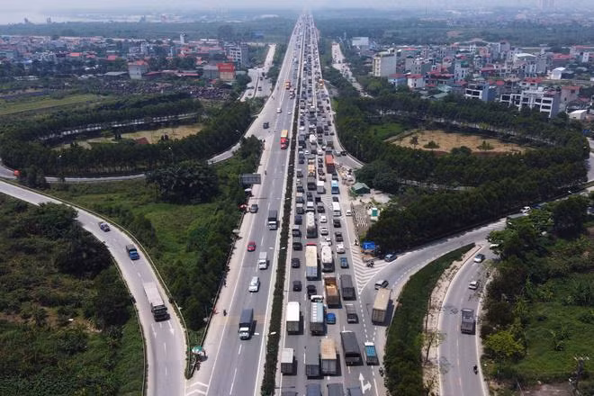 Giao thông trên cầu Thanh Trì nhìn từ trên cao