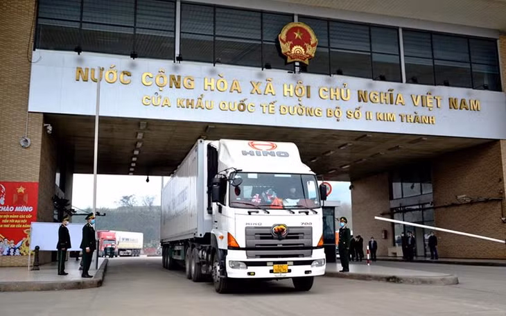 Từ 00h ngày 18/1/2022, Lào Cai tạm thời dừng tiếp nhận phương tiện chở hàng hóa trái cây tươi lên cửa khẩu quốc tế đường bộ số 2 Kim Thành