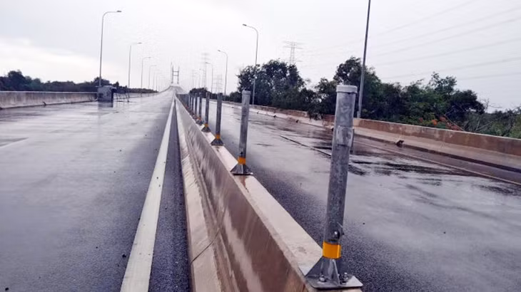 Tấm chống lóa tại gói thầu J2 cao tốc Bến Lức - Long Thành bị trộm