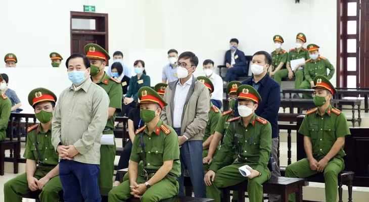 Phan Văn Anh Vũ (bìa phải), Nguyễn Duy Linh (giữa) và Hồ Hữu Hòa