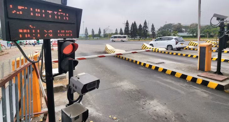 Đèn báo hiệu phương tiện qua làn thu phí ETC đã trả phí.