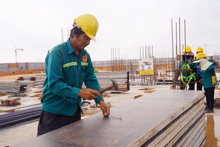 Công nhân thi công sân bay Long Thành những ngày giáp Tết