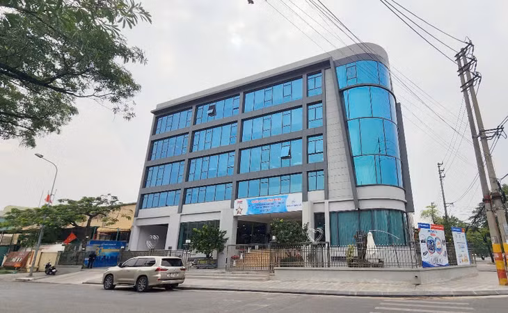 Khối nhà 5 tầng, cao khoảng 18m của Công ty TNHH Hoàng Vũ không đúng bản vẽ tổng mặt bằng được duyệt Khối nhà 5 tầng, cao khoảng 18m của Công ty TNHH Hoàng Vũ không đúng bản vẽ tổng mặt bằng được duyệt