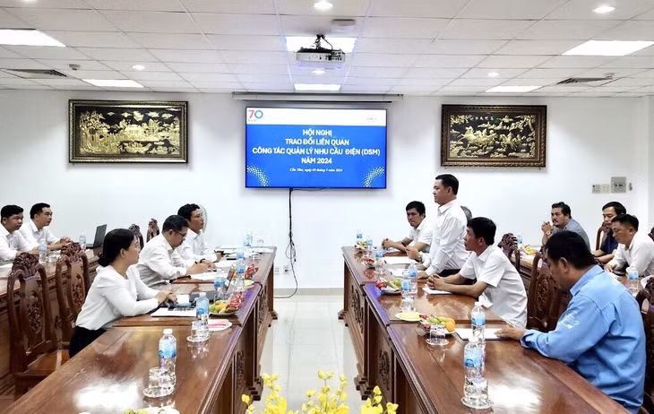 Công ty Điện lực TP Cần Thơ tổ chức hội nghị trao đổi công tác quản lý nhu cầu điện với khách hàng có mức tiêu thụ điện lớn trên địa bàn.
