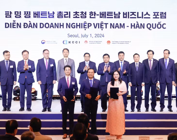 SK E&amp;S, tỉnh Quảng Trị và T&amp;T Group trao biên bản ghi nhớ hợp tác chuyển đổi năng lượng, tăng trưởng xanh.