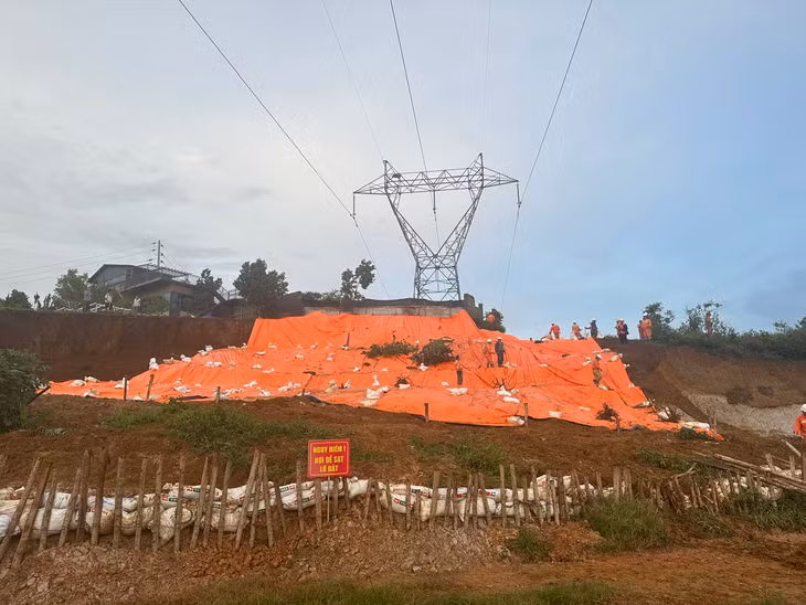 Một vị trí sạt lở gần vị trí cột đường dây truyền tải điện tại Lâm Đồng đã được Công ty Truyền tải điện 3 (PTC3) khắc phục