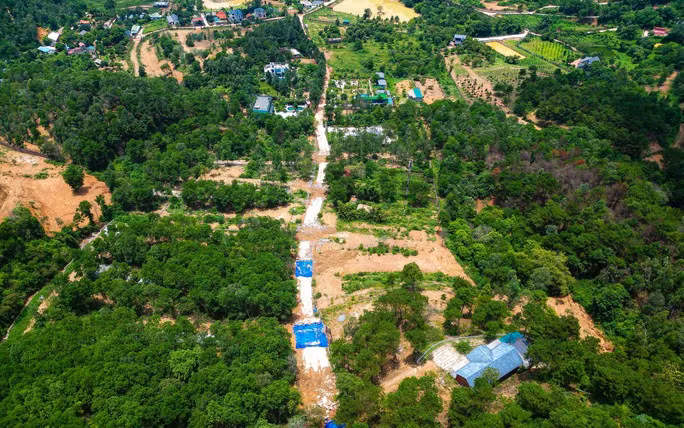 Nhiều công trình được xây dựng trong phạm vi đất rừng ở xóm Ban Tiện, thôn Phú Ninh, xã Minh Phú, huyện Sóc Sơn, TP. Hà Nội