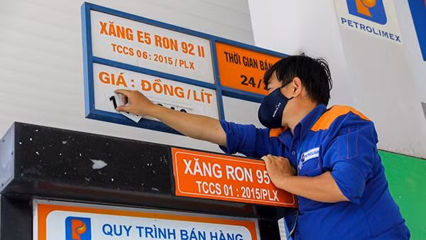 Giá xăng, dầu đồng loạt tăng
