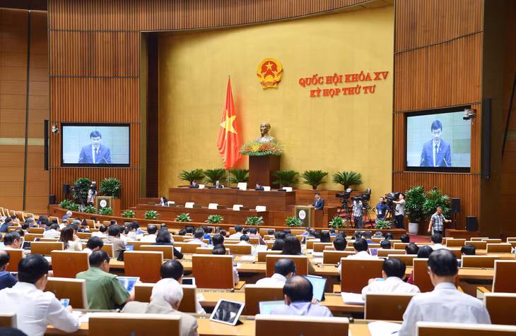Chủ nhiệm Ủy ban Kinh tế của Quốc hội Vũ Hồng Thanh trình bày Báo cáo giải trình, tiếp thu, chỉnh lý dự thảo Luật Dầu khí (sửa đổi)