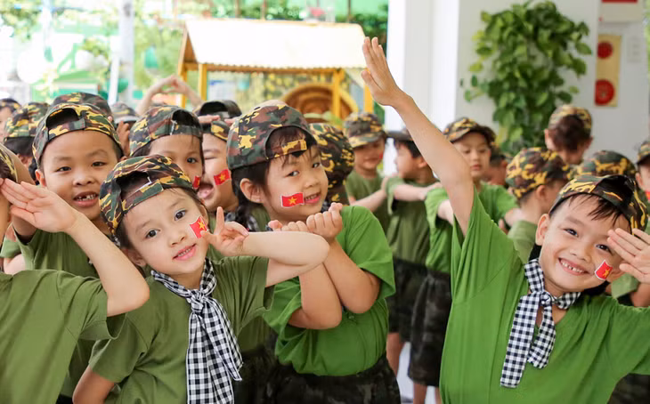Học sinh mầm non tại Đà Nẵng trong một buổi học làm chiến sĩ nhí