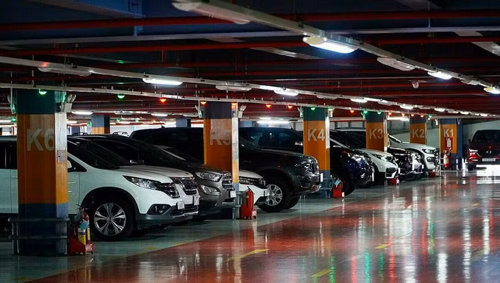 Bãi xe cao tầng ở sân bay Tân Sơn Nhất
