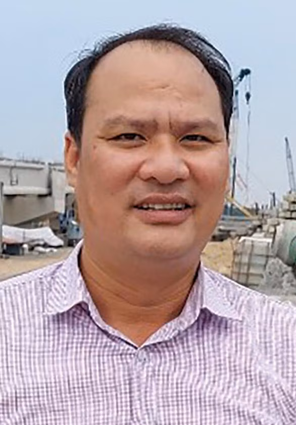 Ông Ngô Đông Chí, đại diện Tổng công ty Xây dựng công trình giao thông 6 (Cienco6) tại công trình xây dựng cầu Vàm Cái Sứt (tỉnh Đồng Nai)