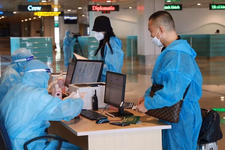 345 hành khách từ Mỹ có "hộ chiếu vắc xin" đã nhập cảnh Việt Nam 345 hành khách từ Mỹ có "hộ chiếu vắc xin" đã nhập cảnh Việt Nam