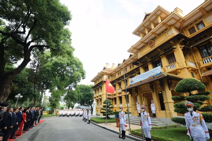 Nhân dịp kỷ niệm 55 năm Ngày thành lập ASEAN và kỷ niệm 27 năm Ngày Việt Nam gia nhập khối (28/7/1995 - 28/7/2022), sáng 8/8, tại trụ sở Bộ Ngoại Giao, Bộ Ngoại giao trang trọng tổ chức Lễ thượng cờ ASEAN năm 2022