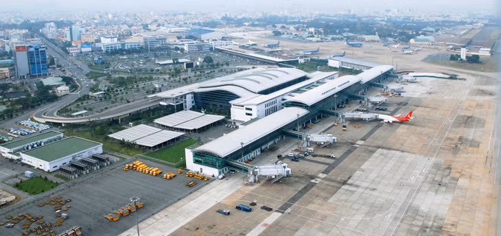Máy bay đỗ tại sân bay Tân Sơn Nhất