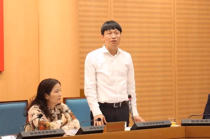 Ông Trần Việt Hà - Phó Chủ tịch UBND quận Cầu Giấy, cho biết đang xin ý kiến chỉ đạo của Sở Xây dựng thiết lập hồ sơ cưỡng chế để xử lý vi phạm tại biệt thự "tai tiếng" trên địa bàn phường Yên Hòa Ông Trần Việt Hà - Phó Chủ tịch UBND quận Cầu Giấy, cho biết đang xin ý kiến chỉ đạo của Sở Xây dựng thiết lập hồ sơ cưỡng chế để xử lý vi phạm tại biệt thự "tai tiếng" trên địa bàn phường Yên Hòa