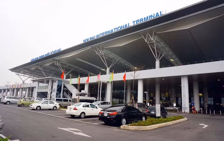 Việc thu phí vào sân bay có sự khác biệt giữa các nhóm cảng hàng không. Việc thu phí vào sân bay có sự khác biệt giữa các nhóm cảng hàng không.